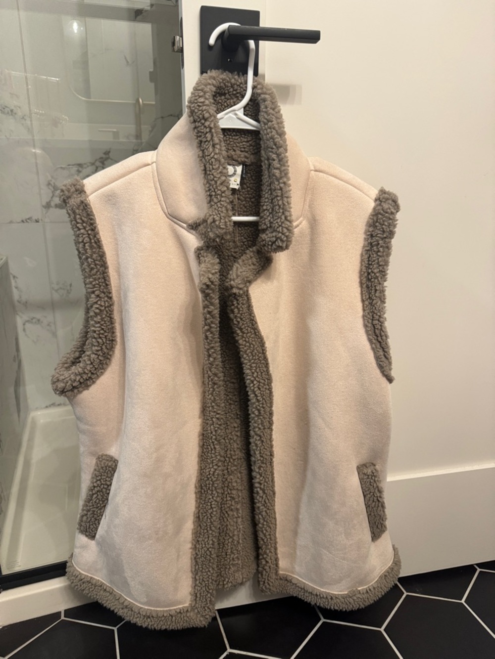 Women’s Suede/Sherpa Vest - Cream with Taupe Trim